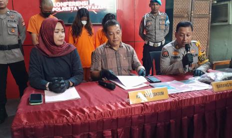 Polisi merilis tiga pelaku tindak pidana perdagangan orang (TPPO) atau eksploitasi seksual terhadap anak di bawah umur.