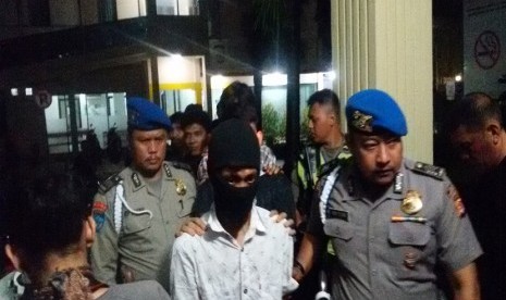  Polisi meringkus pelaku kejahatan narkotika.