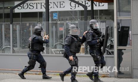 Polisi tangkap dan interogasi 4 anam Muslim berusia 10 tahun. Ilustrasi polisi prancis  