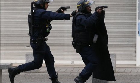 Interior Minister Bernard Cazeneuve said France had foiled a militant plot and arrested seven people in the southern port city of Marseille and the eastern city of Strasbourg. (Illustration)