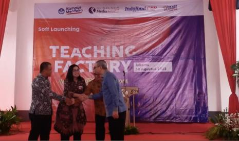 Politeknik Negeri Media Kreatif meluncurkan program Teaching Factory (TeFa) untuk membuat SDM yang mampu bersaing di dunia industri saat ini.