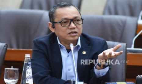 Politikus Partai Demokrasi Indonesia Perjuangan (PDIP), Deddy Yevri Hanteru Sitorus mengkritik kenaikan PPN saat ekonomi lesu.