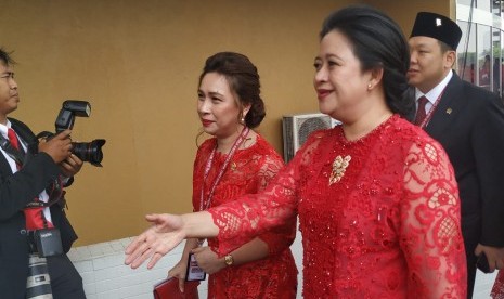 Politikus PDI Perjuangan Puan Maharani saat ditemui usai dilantik sebagai anggota DPR terpilih 2019-2024 di Kompleks Parlemen Senayan, Jakarta, Selasa (1/10). 