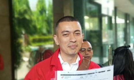 PSI, Politikus PSI Rian Ernest melaporkan Fadli Zon ke Bareskrim Polri, Jakarta, Selasa (25/9). 