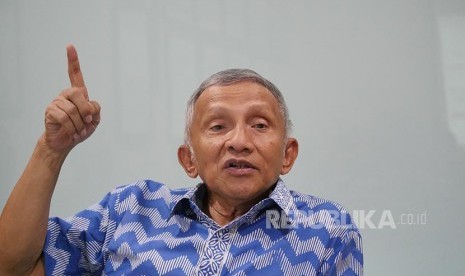 Politikus senior, Amien Rais berbicara saat mengunjungi kantor Redaksi Republika di Jakarta, Selasa (15/11)