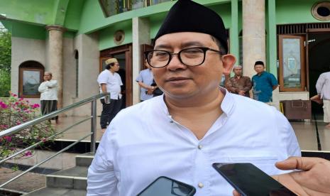 Politisi Gerindra Fadli Zon saat diwawancarai.