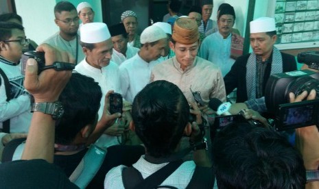 Politisi Partai Gerindra Sandi Uno, mengunjungi Masjid Jami’ Al-Mukarromah.