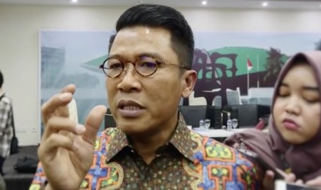 Politisi Partai Golkar, Mukhamad Misbakhun meminta pemerintah mencari solusi jitu untuk Garuda.