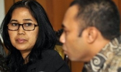 Politisi PDIP Eva Kusuma Sundari (kiri)