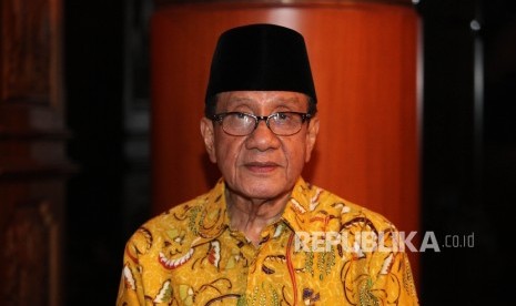 Akbar Tandjung mendapatkan Bintang Tanda Jasa Grand Cordon of the Order of the Rising Sun karena telah berkontribusi bagi peningkatan hubungan dan persahabatan antara Jepang dan Indonesia