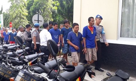 Polres Banyumas meringkus 14 tersangka kasus perjudian, Rabu (1/11). Dari jumlah tersangka tersebut, sebagian besra merupakan penjual kupon judi togel. 