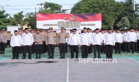 Polres bersama Kemenag Indramayu Gelar Apel Besar Sinergitas Bhabinkamtibmas dan Penyuluh Agama, di Lapangan Apel Polres Indramayu, Selasa (18/2/2025). 