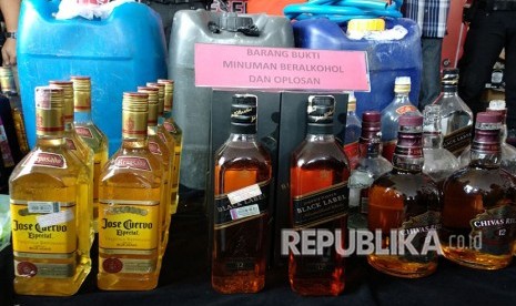 Polisi Ungkap Industri Miras Impor Palsu di Cileungsi. Ilustrasi