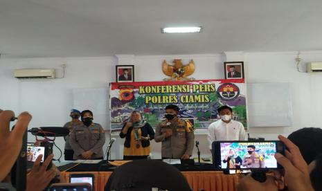 Polres Ciamis menggelar konferensi pers terkait tragedi susur sungai yang menyebabkan 11 siswa MTs Harapan Baru Kabupaten Ciamis, meninggal dunia, Senin (22/11).