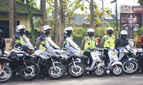 Polres Garut menggelar apel gelar pasukan Operasi Lilin Lodaya 2022, Kamis (22/12/2022).