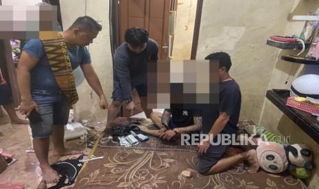 Polres Indramayu berhasil menangkap seorang tersangka dalam kasus dugaan tindak pidana penyalahgunaan obat farmasi tanpa izin edar. 