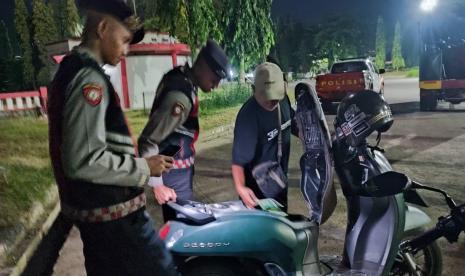 Polres Indramayu dan Kodim 0616 Indramayu melaksanakan patroli KRYD skala besar, Sabtu (24/8/2024) malam. 