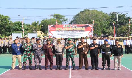 Polres Indramayu laksanakan Apel Gelar Pasukan Operasi Mantap Praja Lodaya 2024, di Lapangan Apel Polres Indramayu, Selasa (20/8/2024). 