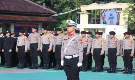 Polres Indramayu melaksanakan upacara memperingati Hari Kesaktian Pancasila 2024, di lapangan apel Polres Indramayu, Selasa (1/10/2024). 