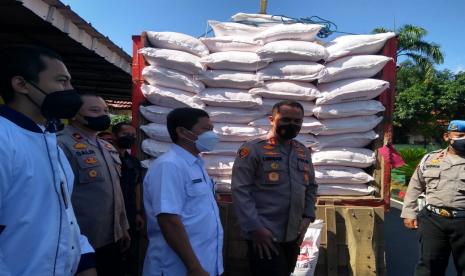 Polres Indramayu membongkar sindikat penyalahgunaan pendistribusian pupuk urea subsidi, Rabu (16/2/2022). KUD Padangan dukung tindakan tegas bagi distributor selewengkan pupuk bersubsidi