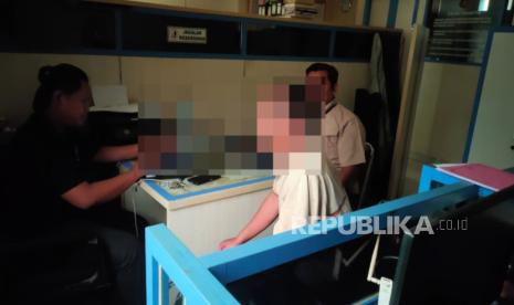 Polres Indramayu menangkap dua orang pelaku penyalahgunaan narkotika jenis sabu. 