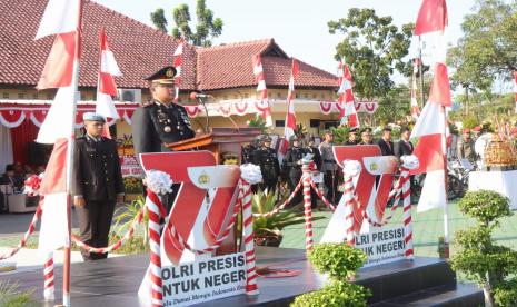 Polres Indramayu menggelar peringatan HUT Bhayangkara Ke-77, di Mapolres Indramayu, Sabtu (1/7/2023). 