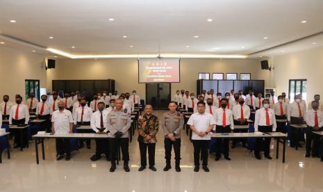 Polres Malang mengadakan bimbingan teknis pelatihan peningkatan kemampuan tugas reserse kriminal bagi anggota penyidik Reskrim Polres dan Polsek Jajaran Polres Malang serta Penandatanganan MoU dengan Universitas Merdeka Malang. Kegiatan yang diikuti 80 peserta ini dilaksanakan di Gedung Sanika Satyawada, Mapolres Malang, Kecamatan Kepanjen, Kabupaten Malang, Selasa (24/5/2022). 