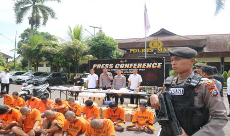 Polres Malang merilis hasil ungkap selama Operasi Pekat Semeru di Mapolres Malang.