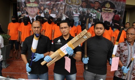 Polres Metro Jakarta Barat melakukan konferensi pers penangkapan 19 orang yang menduduki paksa lahan kosong.