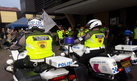 Polres Metro (Polrestro) Depok membentuk Tim Pemburu Covid-19 di Kota Depok yang sudah secara resmi terbentuk pada Jumat (4/12). Tim Pemburu Covid-19 siap bergerak cepat melakukan penyisiran terhadap pelanggar protokol kesehatan di Kota Depok.