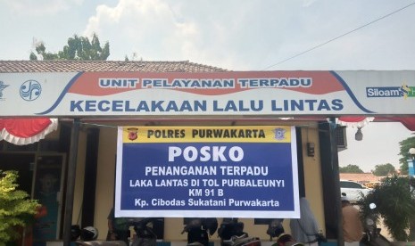 Polres Purwakarta membuka posko penanganan terpadu pascakecelakaan beruntun di Tol Cipularang, Selasa (3/9). 