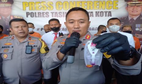  Polres Tasikmalaya Kota menggelar konferensi pers pengungkapan narkoba jenis sabu-sabu sebanyak 1,2 kilogram, di Mako Polres Tasikmalaya Kota, Senin (15/8/2022).