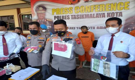 Polres Tasikmalaya Kota menggelar konferensi pers terkait kasus pecah kaca di wilayah Kota Tasikmalaya, Selasa (13/9/2022).