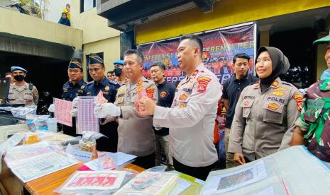 Polresta Bogor Kota mengungkap pelaku pembuatan dan peredaran uang palsu di kawasan Kota Bogor, Selasa (15/11).