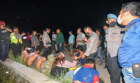 Polresta Cirebon melakukan sweeping ke sarang geng motor di wilayah timur, tengah, dan barat Kabupaten Cirebon, Ahad (29/5/2022) dinihari. Hasilnya, puluhan anggota geng motor dari berbagai kelompok berhasil diamankan. 