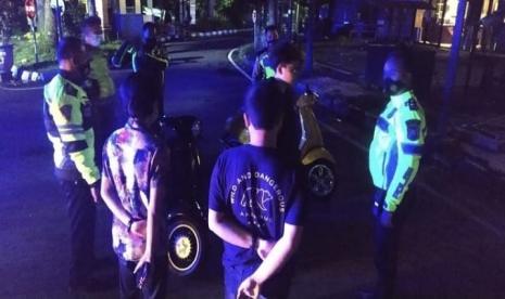 Polresta Malang Kota (Makota) melakukan Patroli Blue Light di sejunlah titik Kota Malang. 