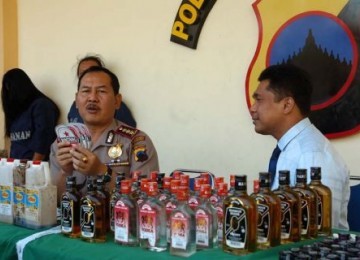 Polrestabes Semarang membongkar jaringan pengedar minuman keras. 