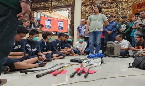 Polrestabes Semarang menggelar konferensi pers penangkapan para anggota gangster di Polrestabes Semarang, Kamis (19/9/2024).