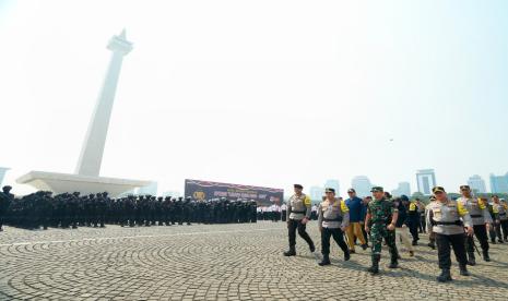 Polri menggelar apel pasukan Operasi Mantap Brata untuk mengamankan pemilihan umum (Pemilu) 2024. 