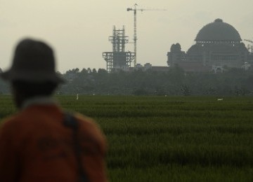 Pondok Pesantren Al- Zaitun, Indramayu, Jawa barat, ditengarai memiliki kaitan dengan NII.