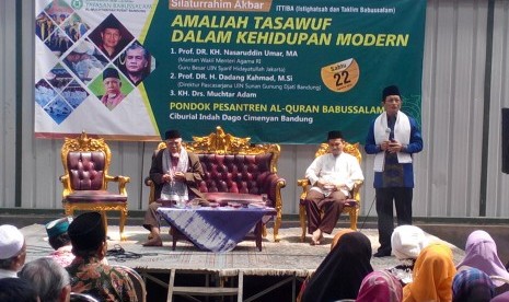 Pondok Pesantren Alquran Babussalam Bandung menggelar acara silaturahim akbar di komplek pesantrennya, Kecamatan Cimenyan, Kabupaten Bandung, Sabtu (22/8). Acara ini merupakan salah satu upaya Pontren Alquran Babussalam dalam mengampanyekan kerukunan hidup