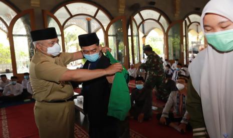 Pondok Pesantren Ar-Rifaie, Kecamatan Gondanglegi, Kabupaten Malang menerima bantuan kesehatan dari Komunitas Averroes dan PT HM Sampoerna Tbk, Senin (1/3).