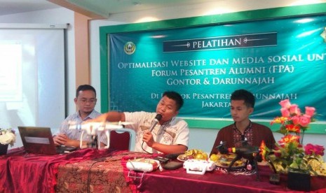 Pondok Pesantren Darunnajah mengadakan pelatihan 'Optimalisasi Website dan Media Sosial Untuk Forum Pesantren Alumni Gontor dan Darunnajah' di Ponpes Darunnajah, Jakarta, pada 21-24 Februari 2016.