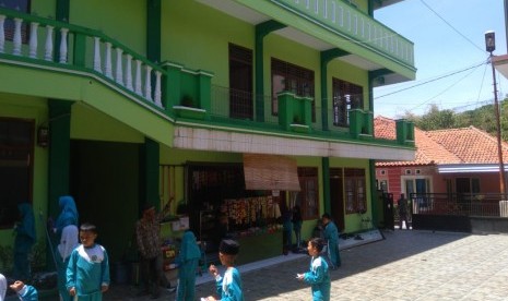 Pondok Pesantren Nurul Huda Kertawangunan Kuningan.