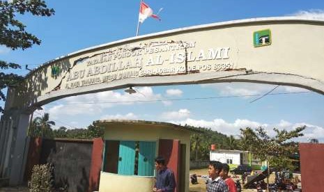 Ponpes Abu Abdillah Al Islami di Dusun Medas, Desa Medas, Kecamatan Gunung Sari, Kabupaten Lombok Barat, NTB, mengalami rusak parah akibat gempa pada Ahad (5/8) malam.