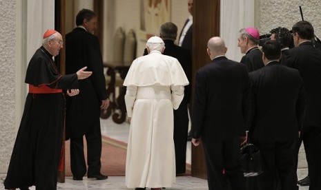 Pope Benedict XVI leaves at the end of a special audience with priests of the Diocese of Rome in Paul VI's hall at the Vatican February 14, 2013. 