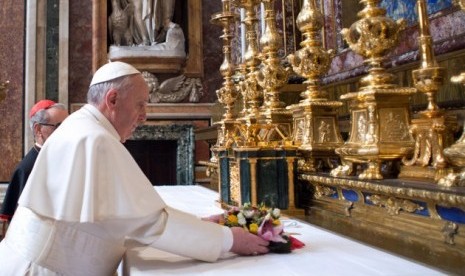 Pope Francis puts flowers on the altar inside St. Mary Major Basilica, in Rome, Thursday, March 14, 2013. 