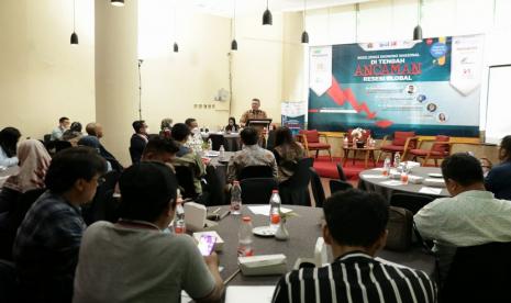 Portal berita IPOL.ID, menggelar diskusi dan seminar singkat bertema Resiliensi Ekonomi Nasional di Tengah Ancaman Resesi Global yang diadakan, Rabu (25/1/2023).