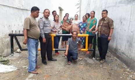 Portal di Jalan Pierre Tendean Kelurahan Bagan Batu Kota, Rokan Hilir yang memblokir jalan ke kampung warga.