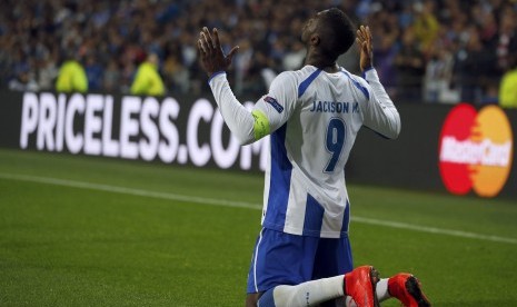 Porto's Jackson Martinez celebrates after scoring his goal against Bayern Munich during their Champions League quarterfinal first leg soccer match at Dragao stadium in Porto April 15, 2015